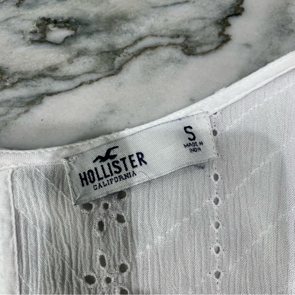 Hollister White Floral Eyelet Boho V-Neck Cutout Tie-Front Romper, Size Small - Picture 4 of 11